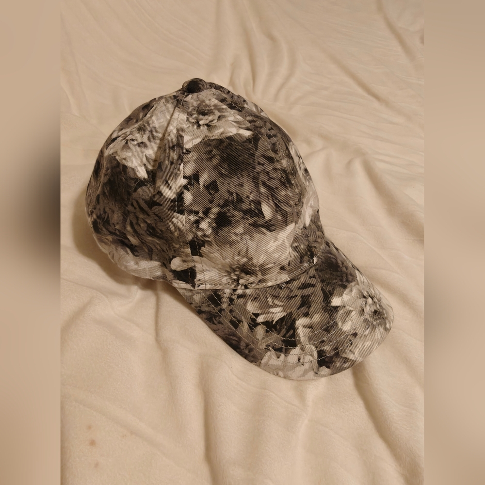 American Eagle Outfitters Black White Monochrome Floral Baseball Cap